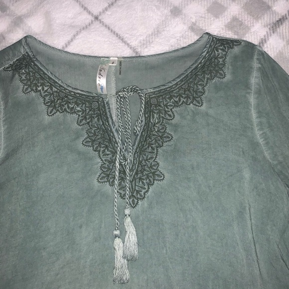 Green embroidered boho peasant top - Picture 3 of 6